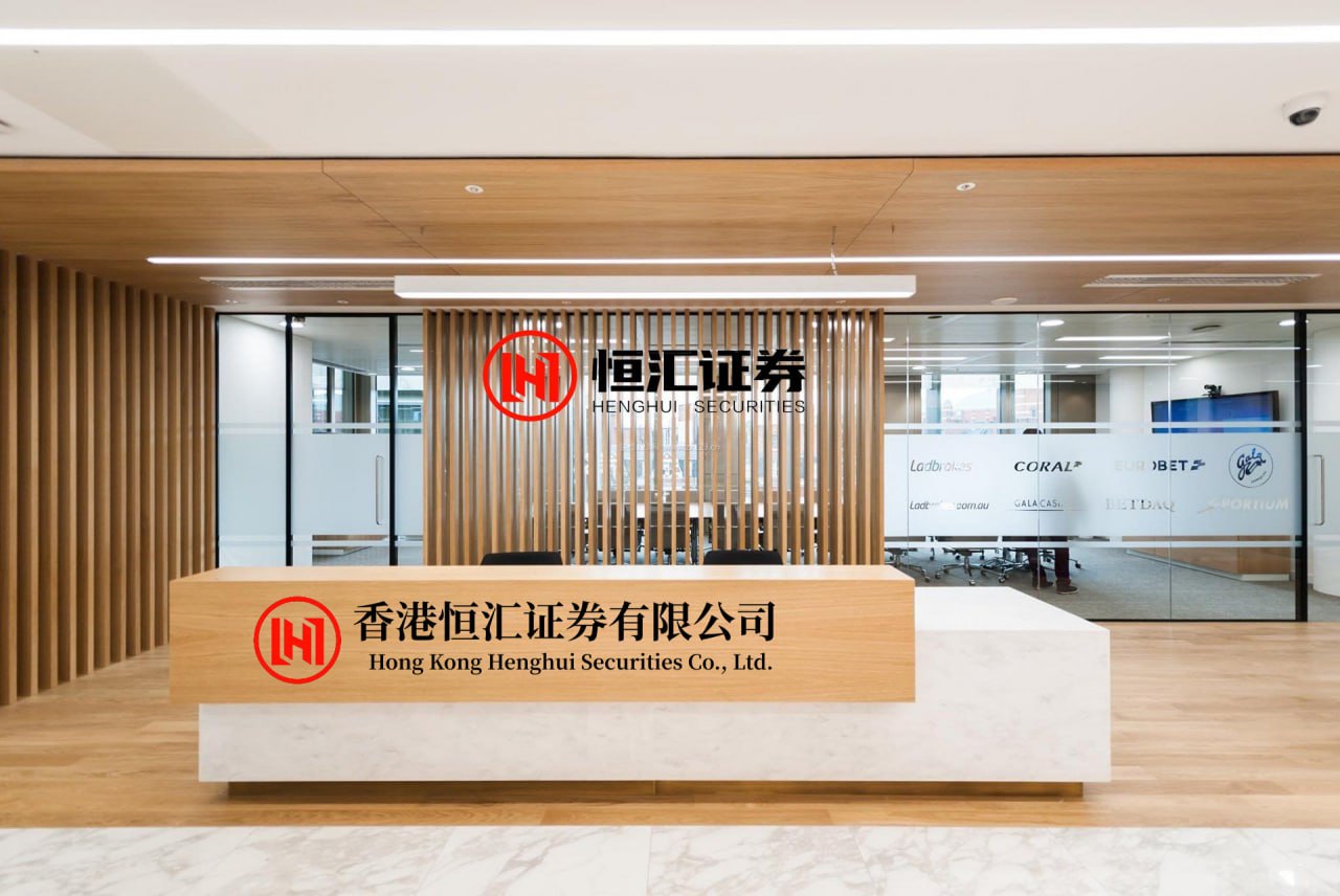 匠心智策 对话沈阳暴雨中蹚水上班的医生：已排了手术 也害怕水中有陷阱